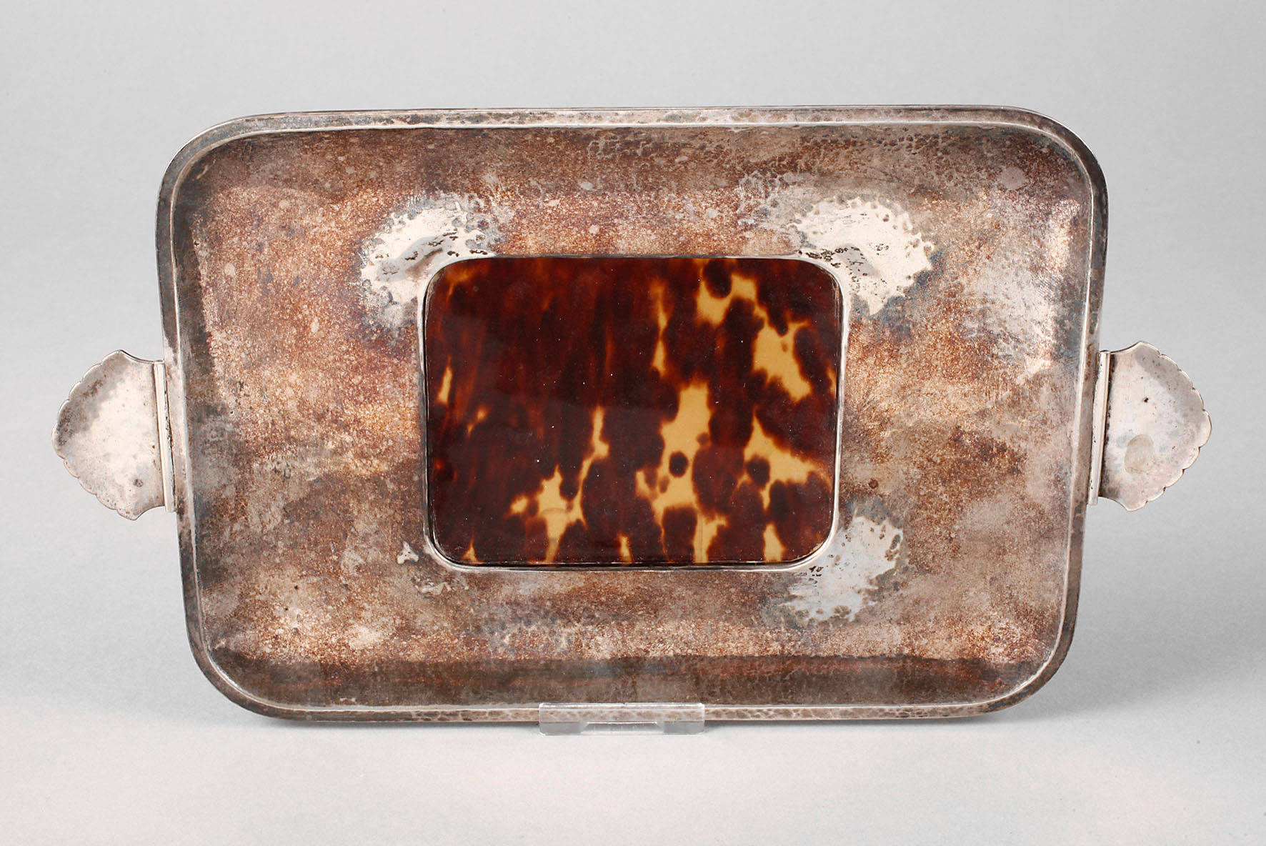 Silbertablett mit Schildpatteinlage