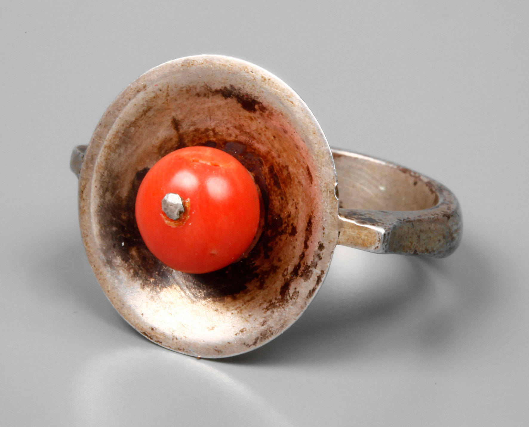 Damenring mit Koralle