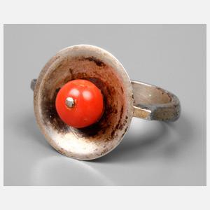 Damenring mit Koralle