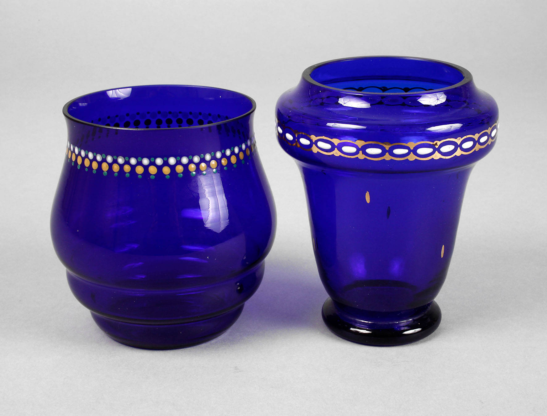 Zwei Vasen Kobaltglas