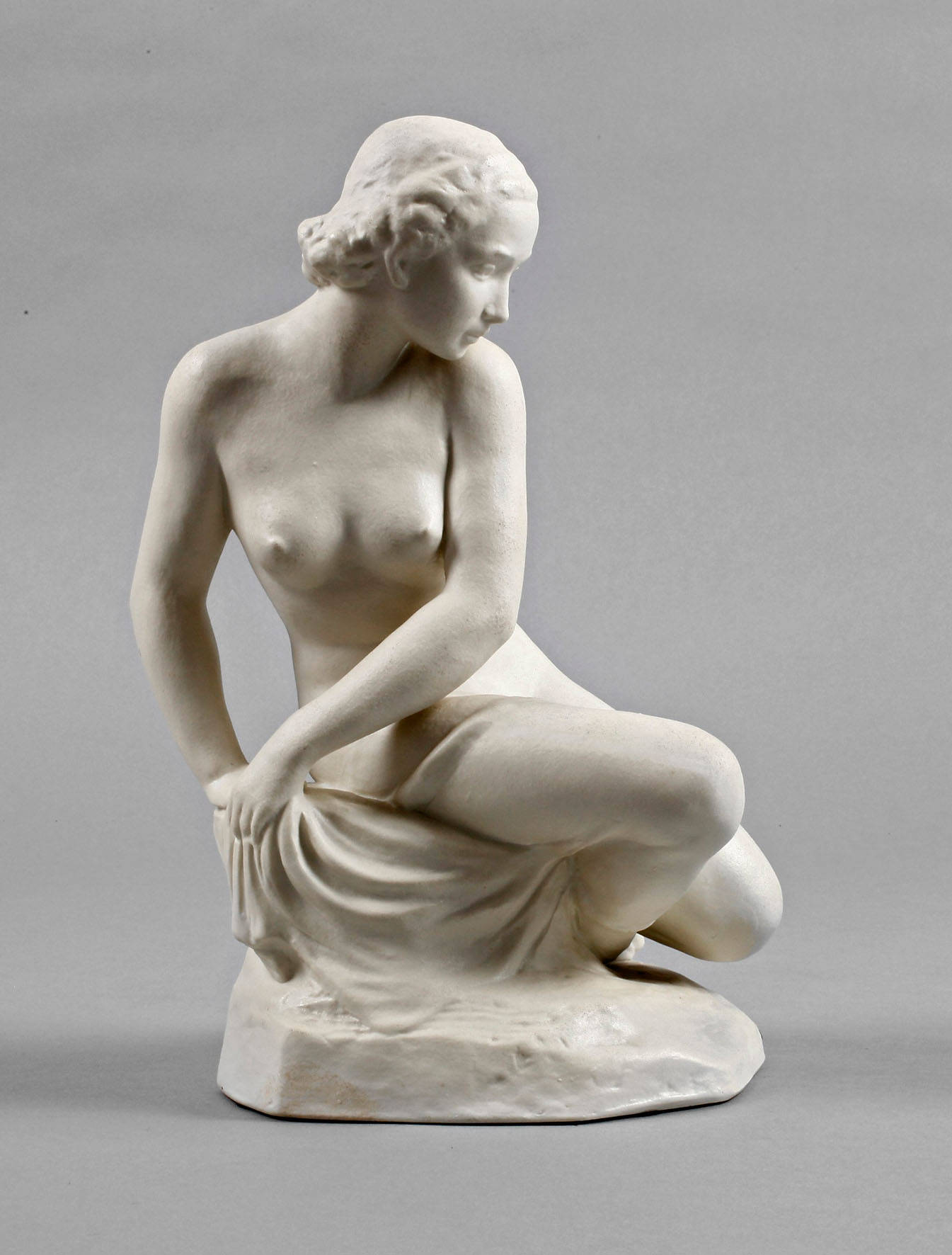 Rosenthal Sitzender weiblicher Akt