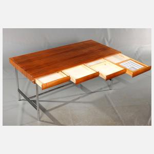 Großer Schreibtisch