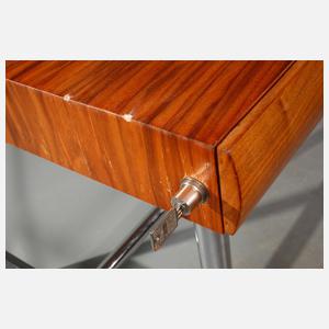 Großer Schreibtisch