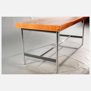 Großer Schreibtisch