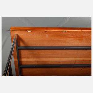 Großer Schreibtisch