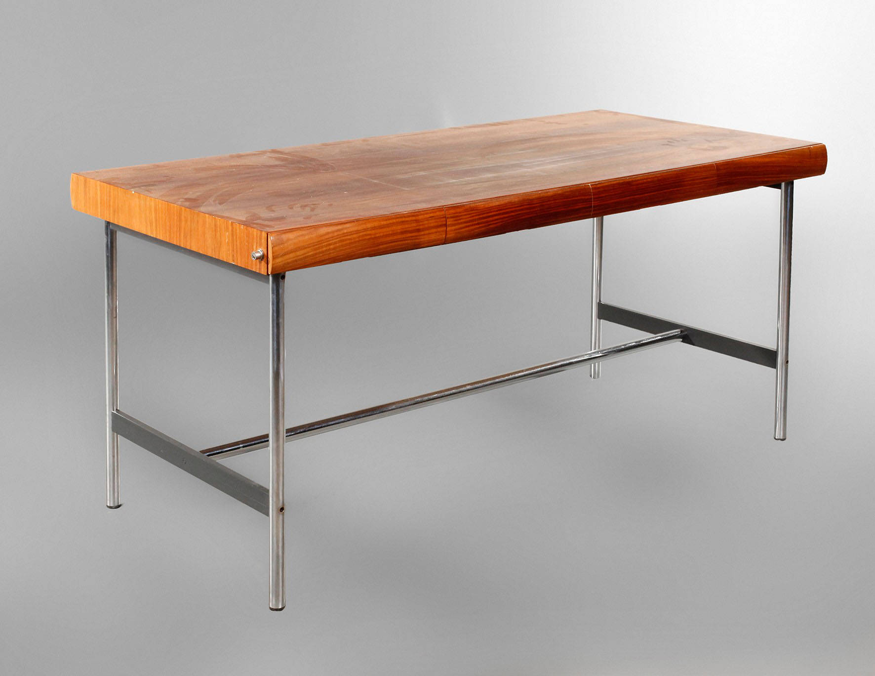 Großer Schreibtisch