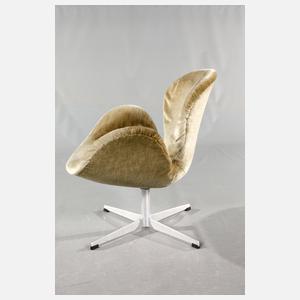Drei Swan-Chairs Arne Jacobsen