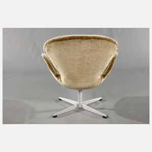 Drei Swan-Chairs Arne Jacobsen