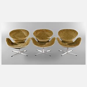 Drei Swan-Chairs Arne Jacobsen