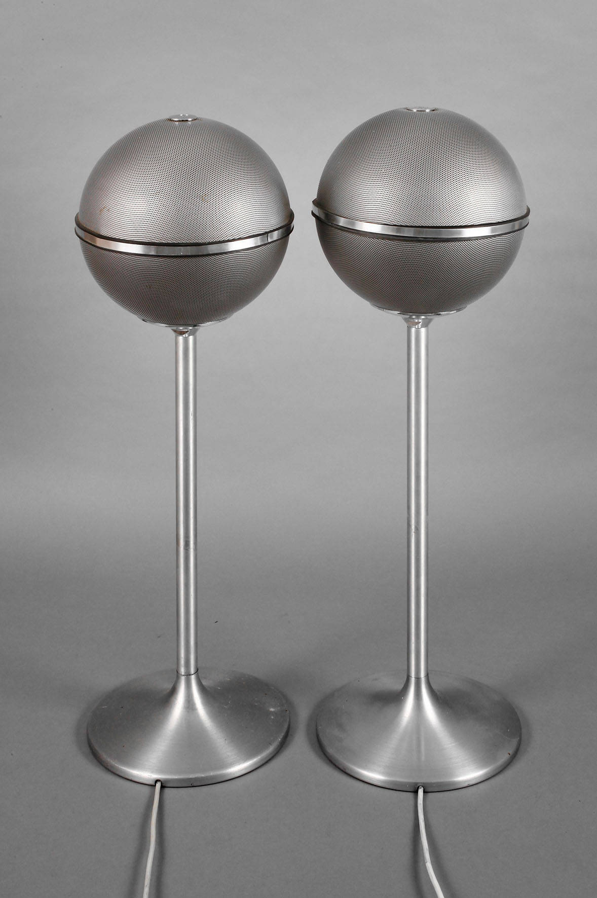 Zwei Standkugelboxen