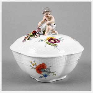 Meissen Deckelterrine mit Putto