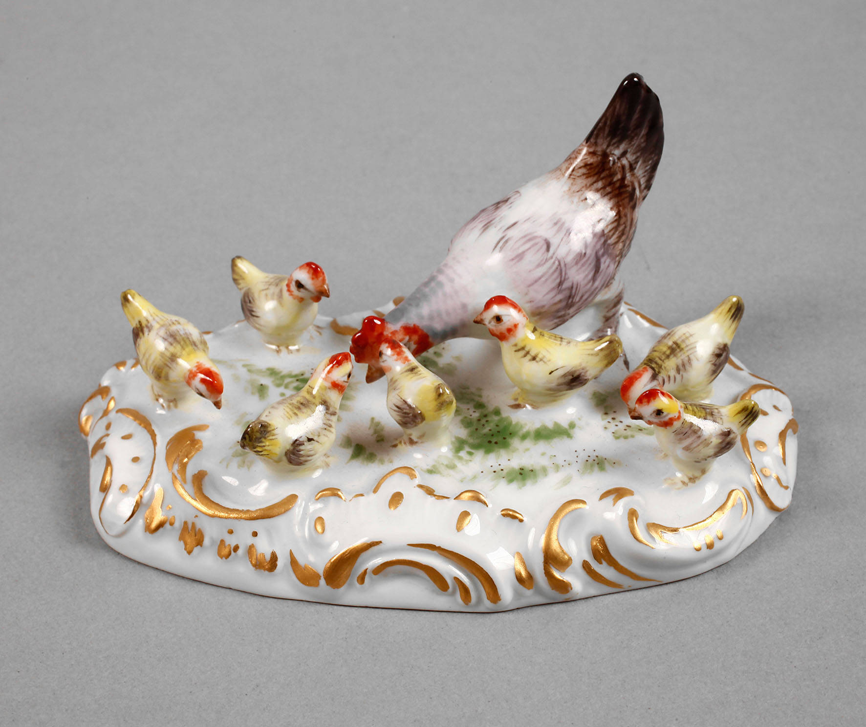 Meissen ”Miniatur-Henne mit Küken”