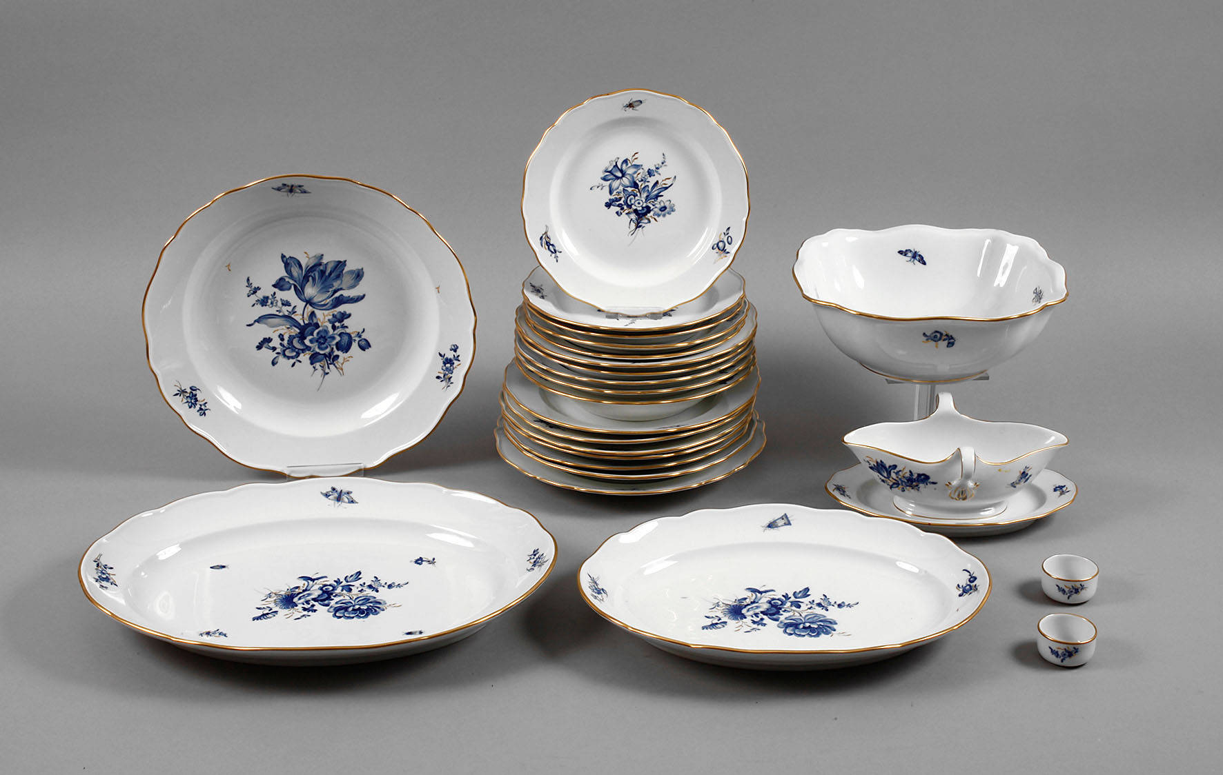 Meissen Speiseservice „Blaue Blume“ mit Gold