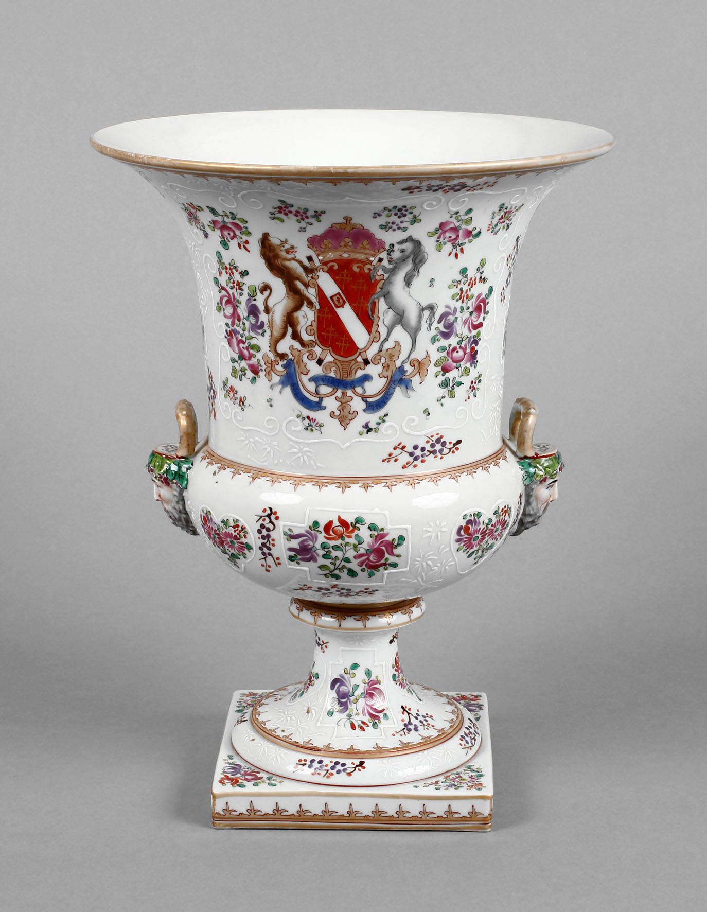 Kratervase mit dem Stammwappen der Familie Howard