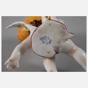 Volkstedt Putto mit Traubenkorb