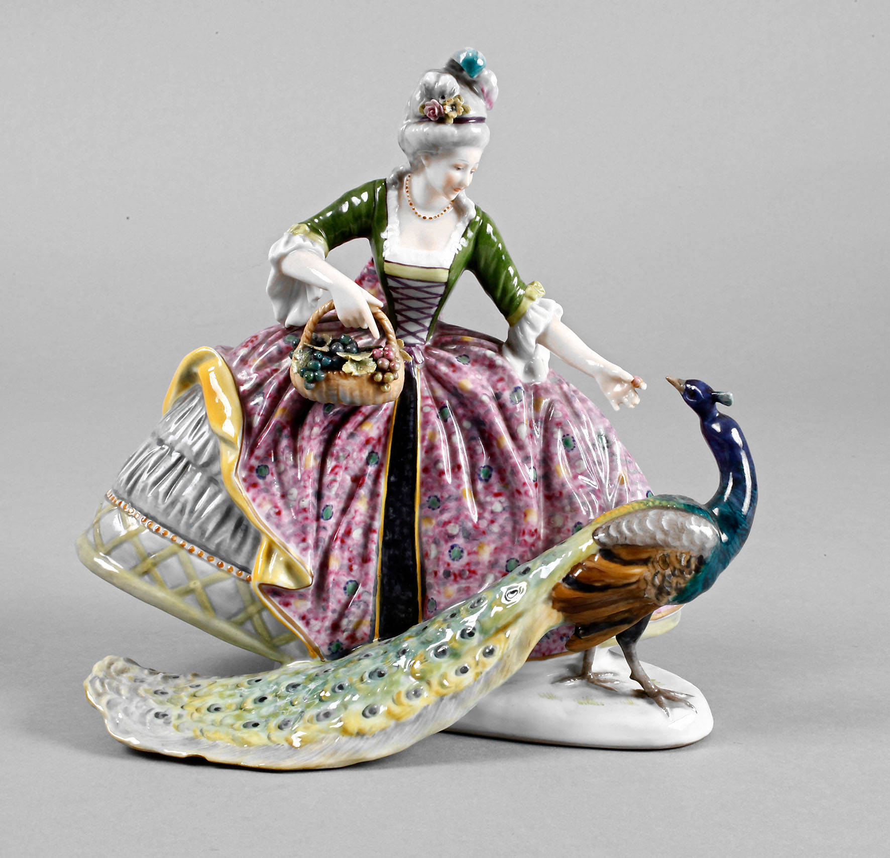 Volkstedt Rokokodame mit Pfau