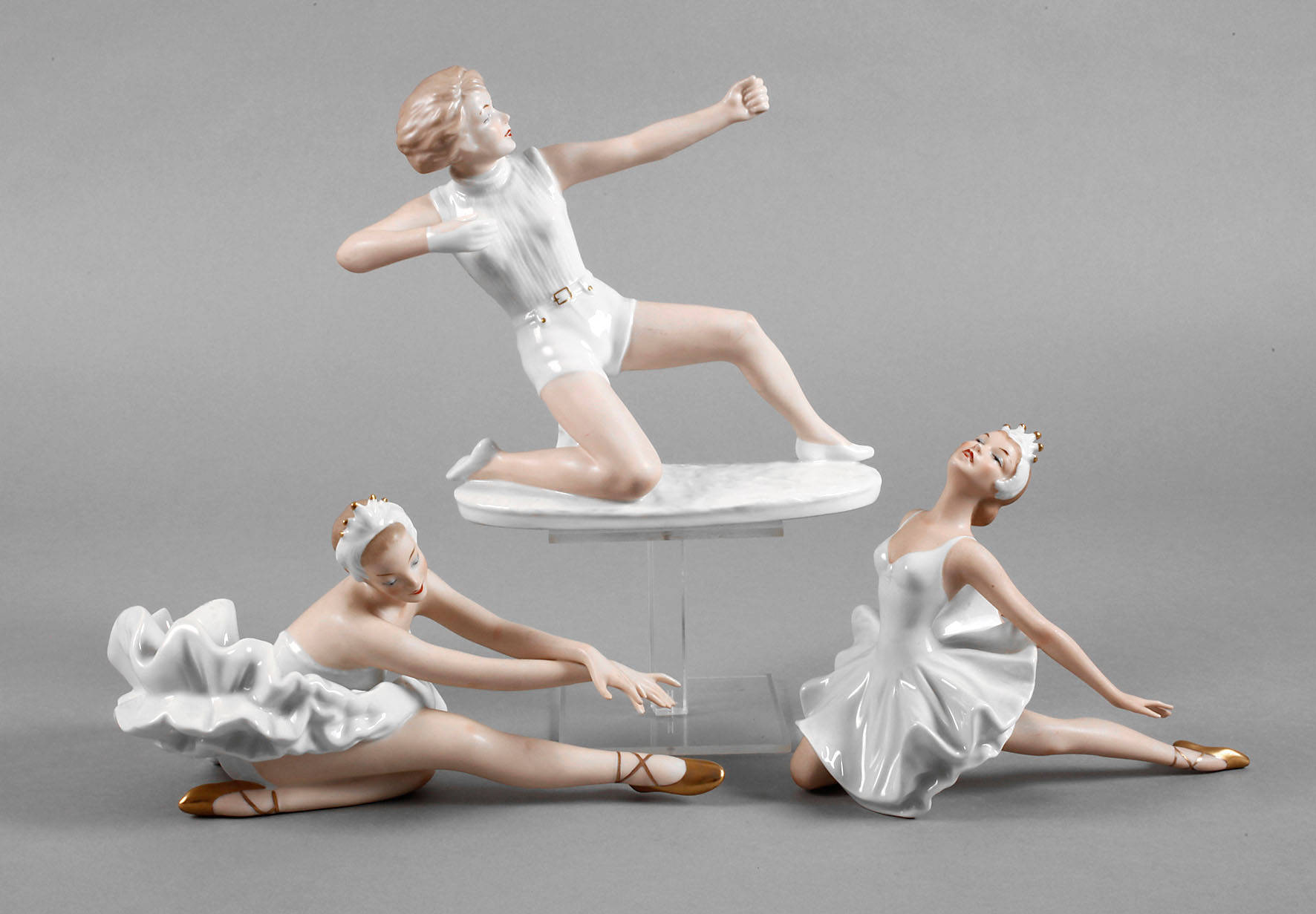 Wallendorf, zwei Ballerinen und eine Bogenschützin