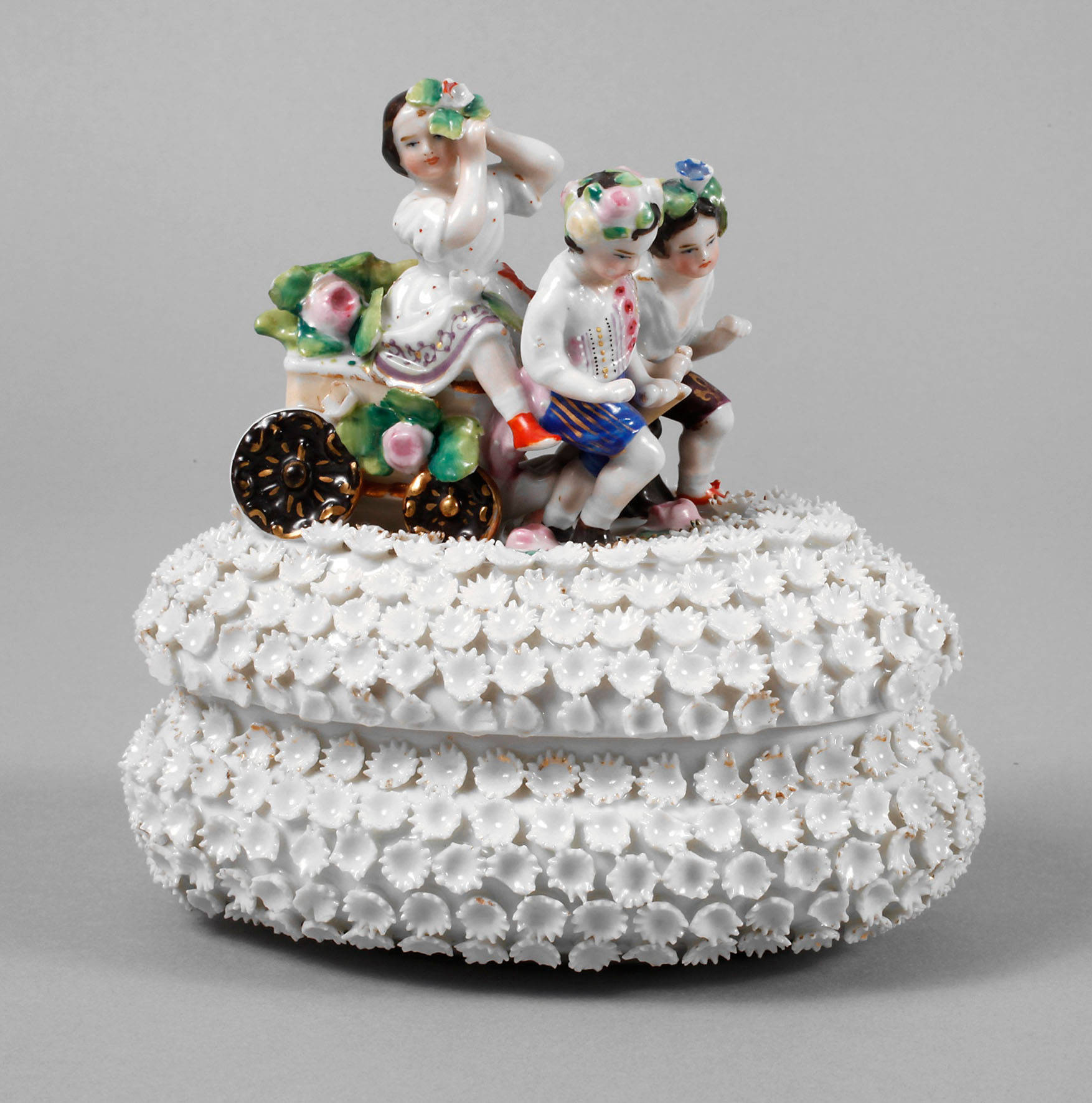 Thüringen Deckeldose Schneeballdekor und Figurenstaffage