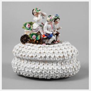 Thüringen Deckeldose Schneeballdekor und Figurenstaffage