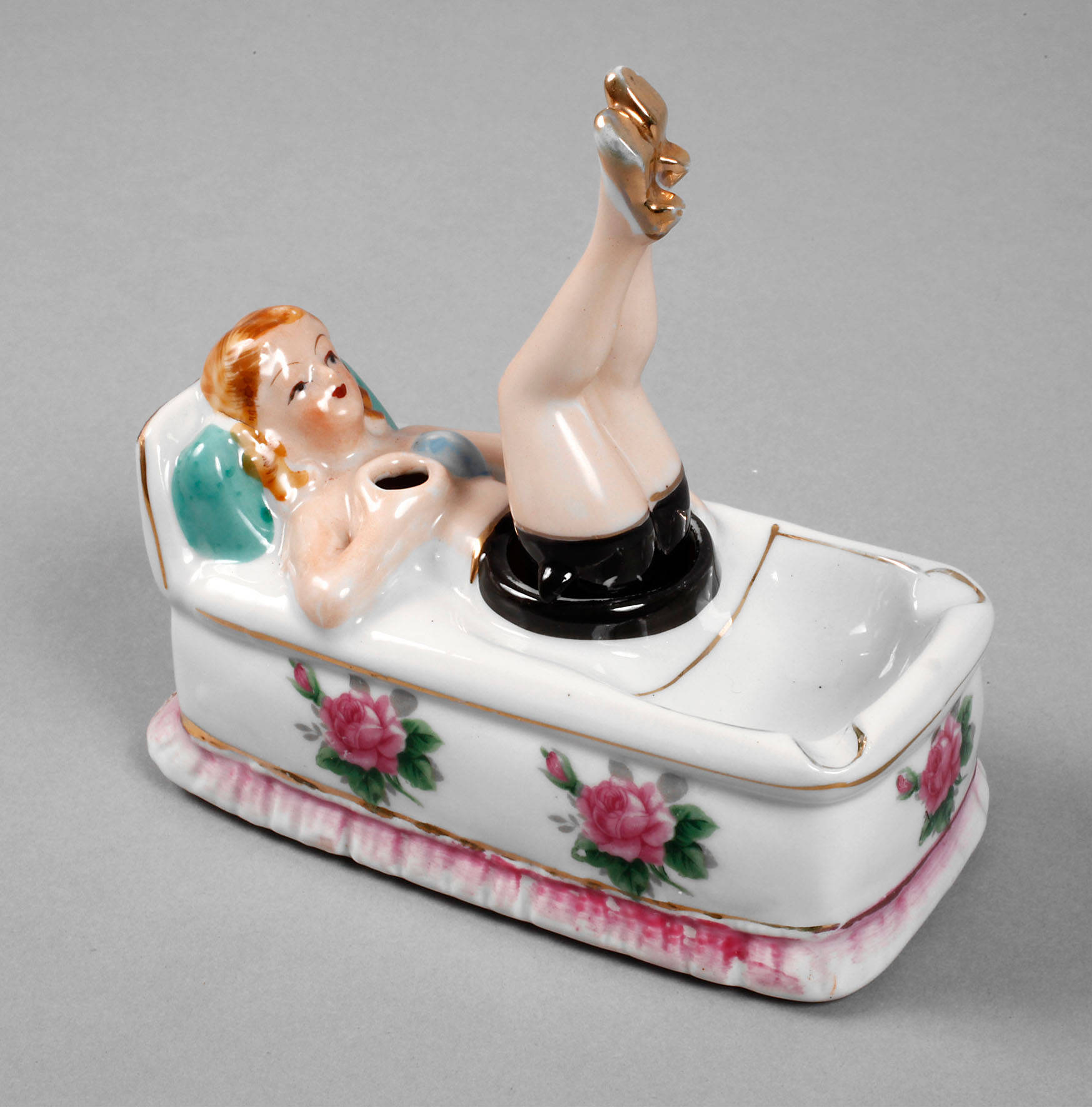 Aschenbecher mit Wackelbeinen