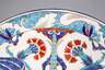 Großer Teller im Iznikstil