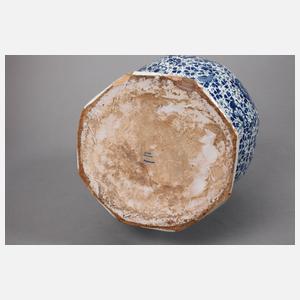 Paar übergroße Fayencevasen