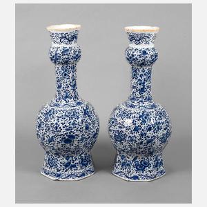 Paar übergroße Fayencevasen