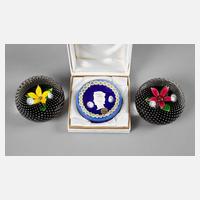 Drei Paperweights111