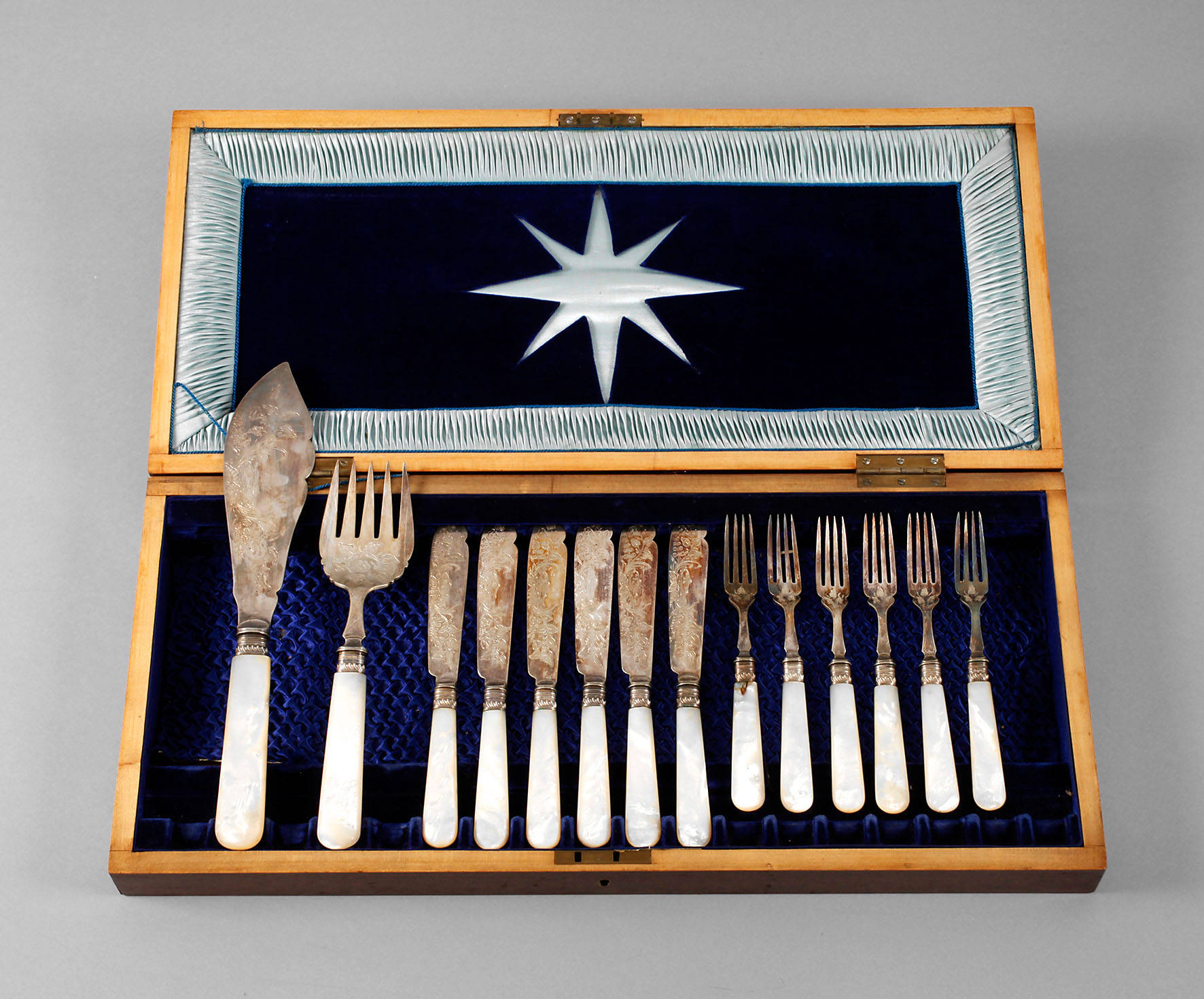 England Besteckkasten mit Fischbesteck