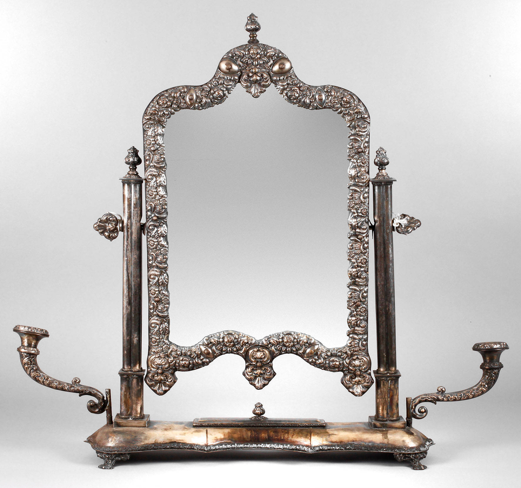 Große Tischpsyche Historismus