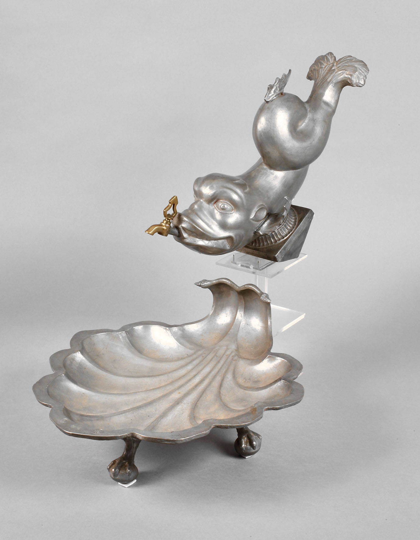 Wandlavabo als Delphin