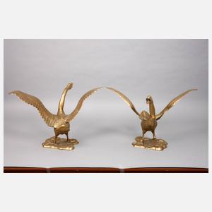 Zwei große Höckerschwäne