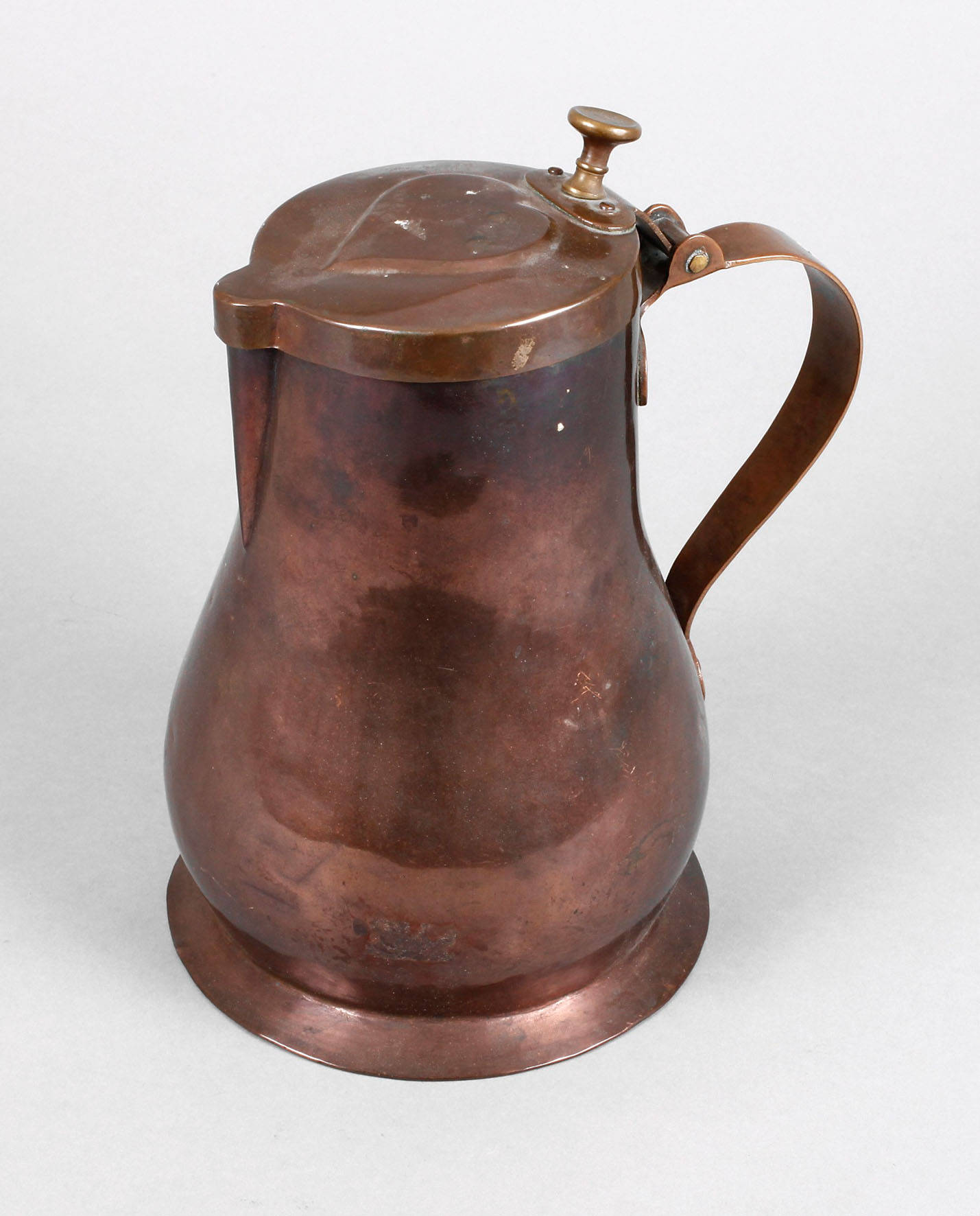 Krug mit Herzmotiv Kupfer