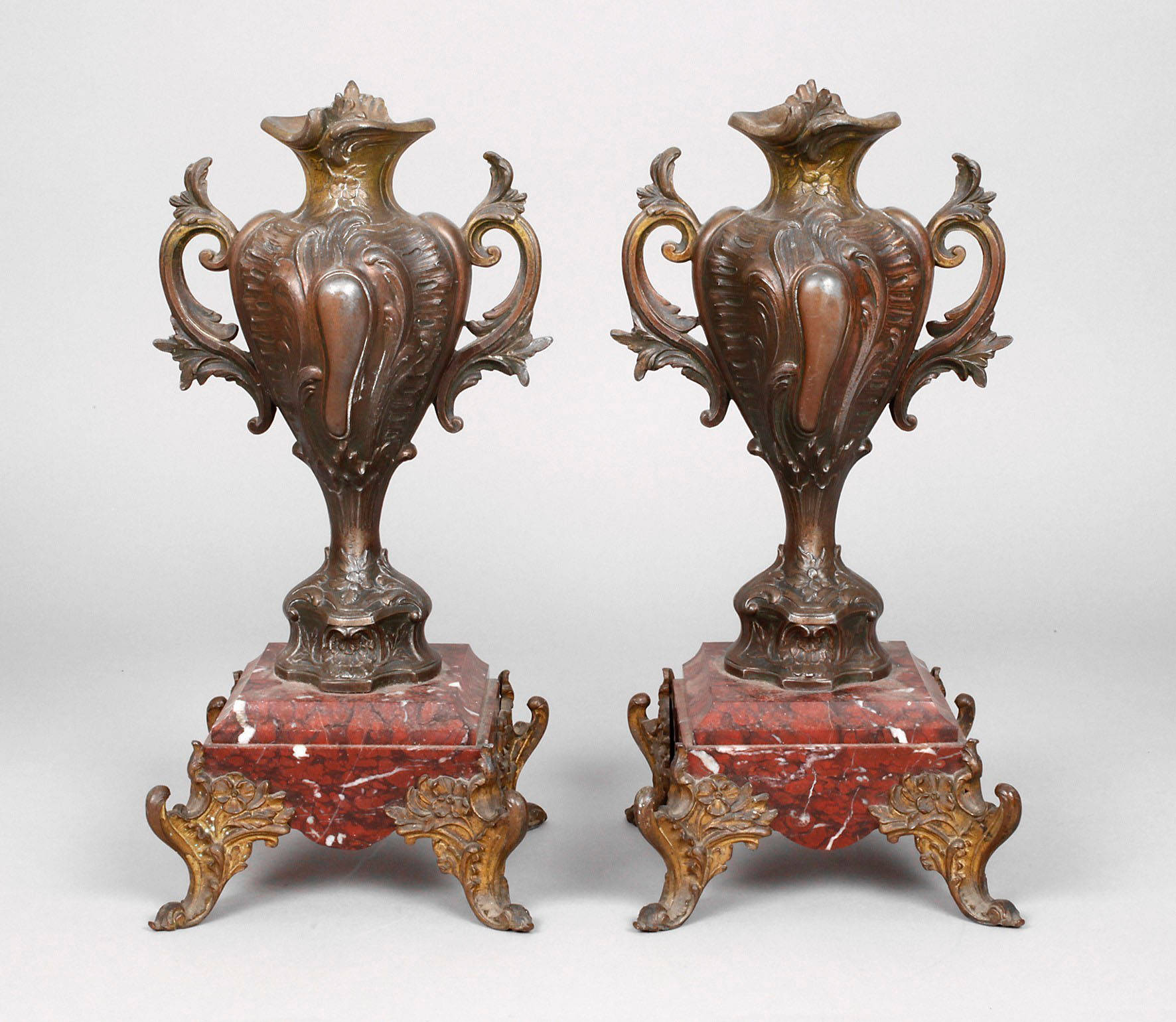 Paar Kaminvasen Historismus