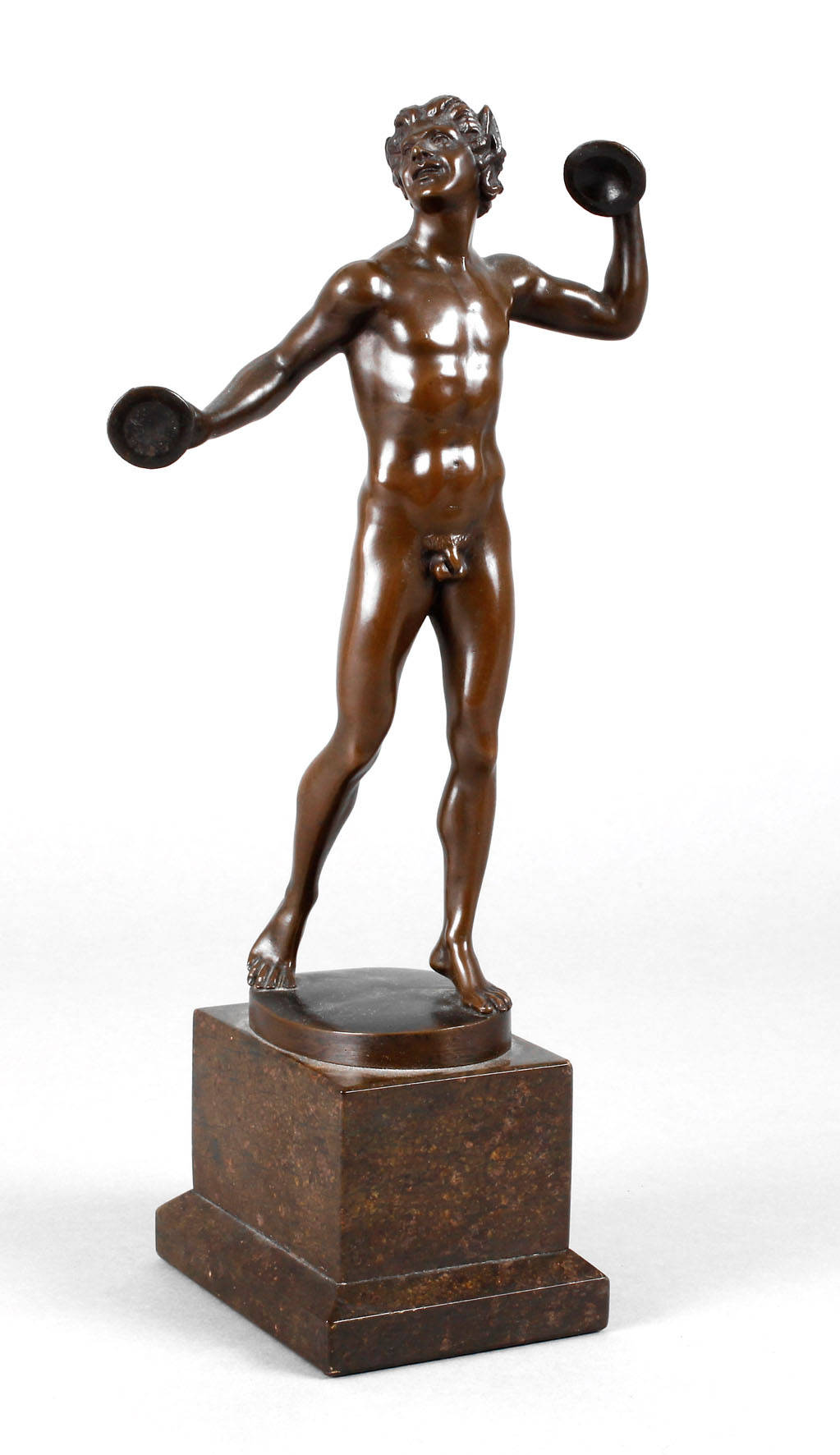 Musizierender Faun mit Zimbeln