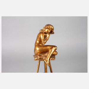 Mädchenakt auf Modelliertisch