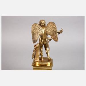 Geflügelter Amor mit Pfeil und Bogen