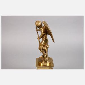 Geflügelter Amor mit Pfeil und Bogen