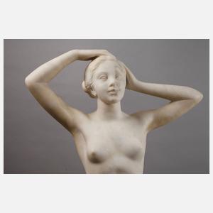 Übergroßer Mädchenakt Marmor