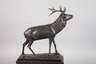 Otto Gerkensmeyer, kapitaler Hirsch auf Holzsockel