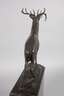 Otto Gerkensmeyer, kapitaler Hirsch auf Holzsockel