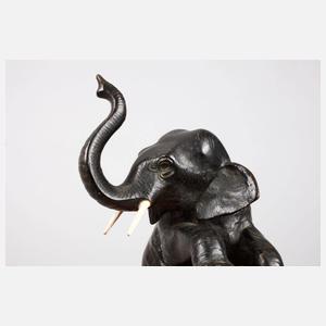 Steigender indischer Elefant