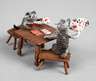 Wiener Bronze Katzen beim Kartenspiel