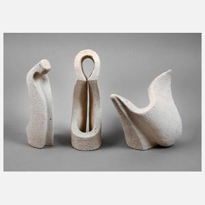Drei abstrakte Keramikskulpturen