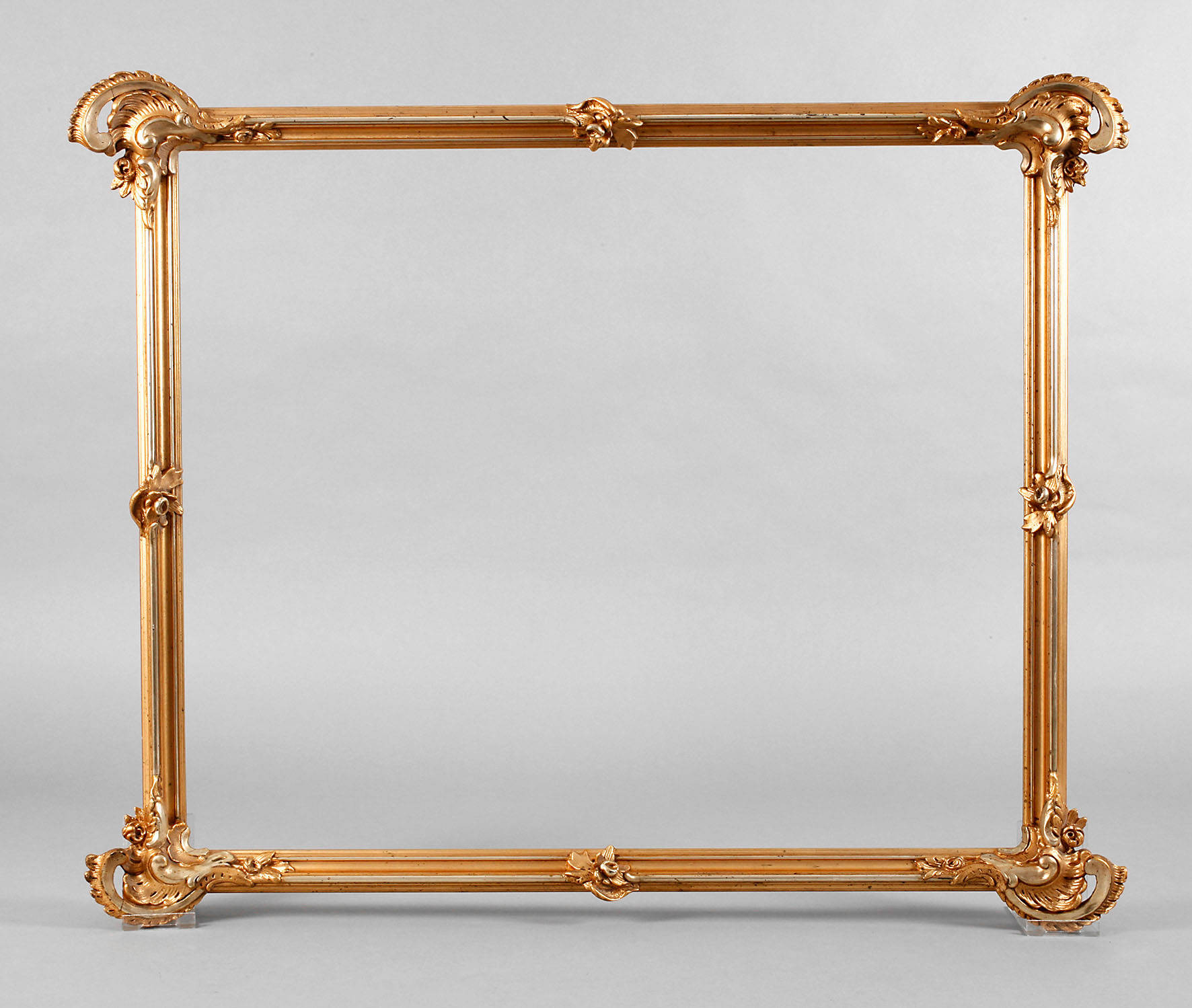 Goldstuckrahmen im Rokokostil