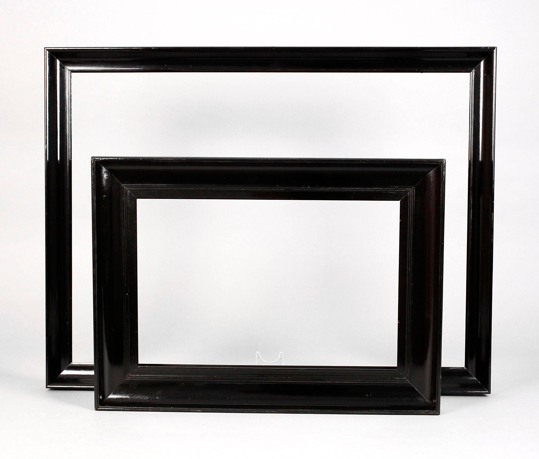 Zwei schwarze Lackleisten um 1910