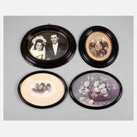 Vier schwarze Ovalrahmen111