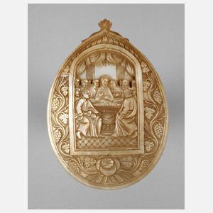 Feine Perlmuttschnitzerei