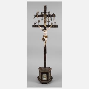 Geschnitztes Kruzifix