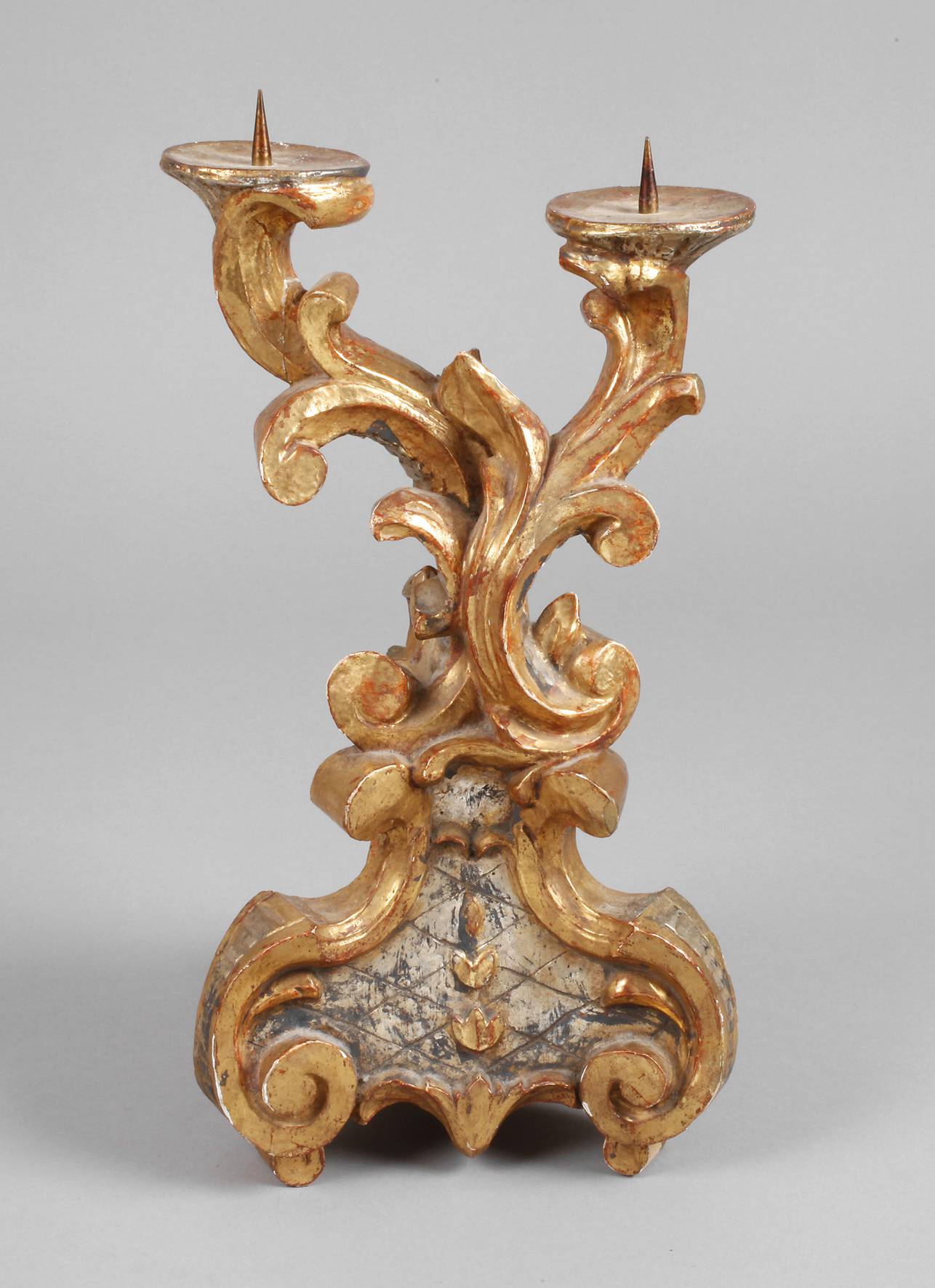 Geschnitzter Leuchter